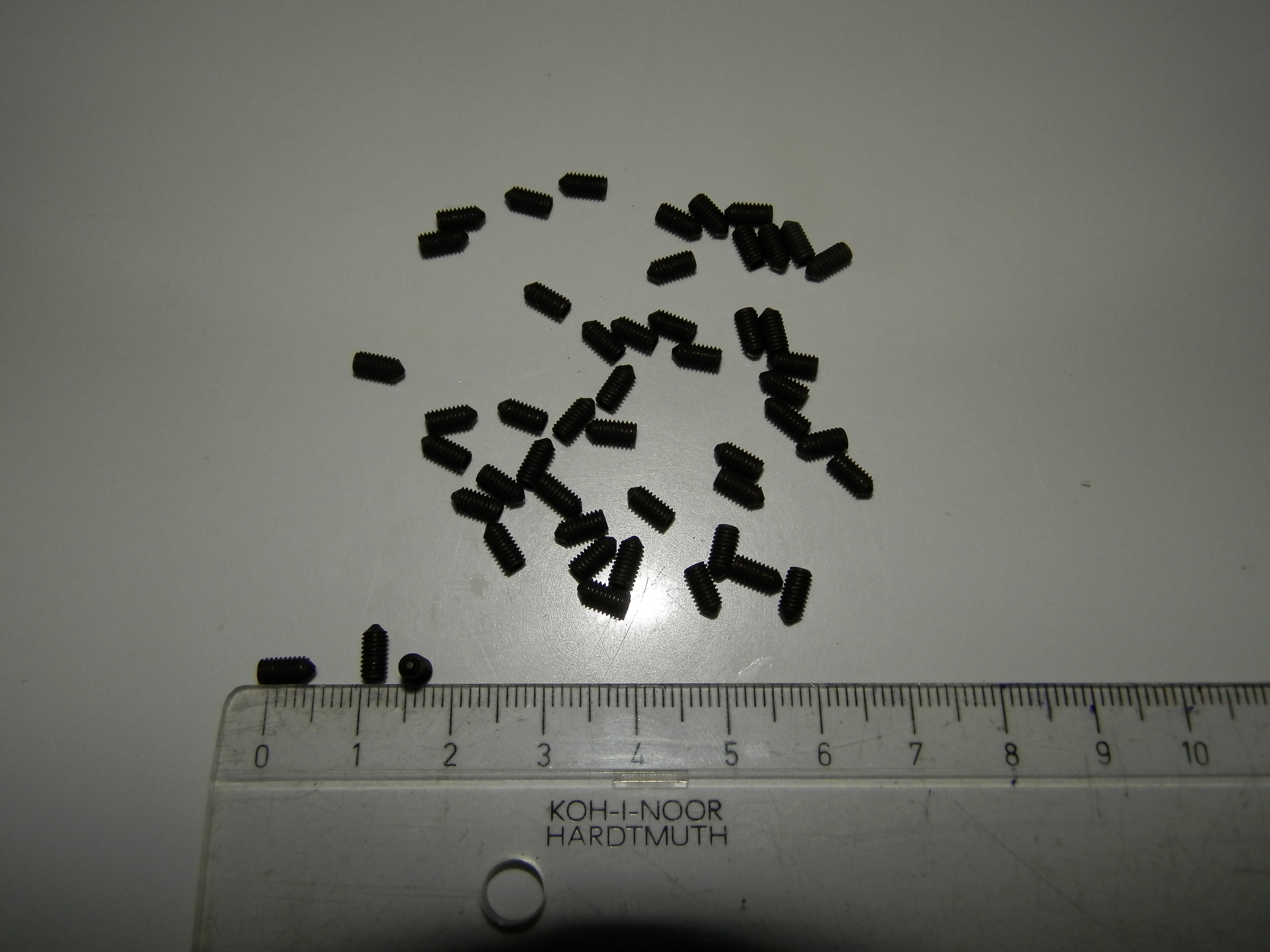 Stavěcí šroub M3x6mm - G06D