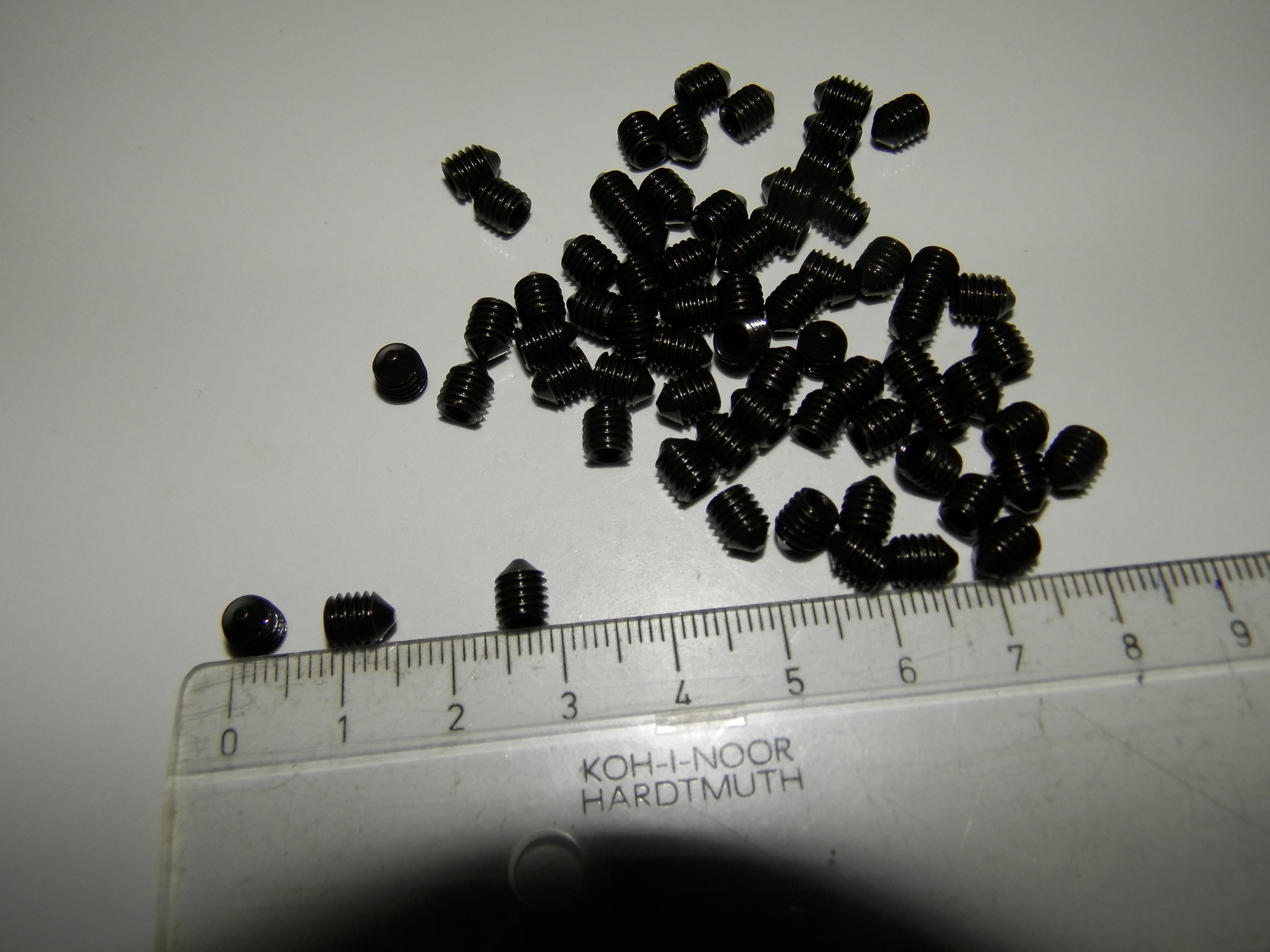 Stavěcí šroub M5x6mm - G06D