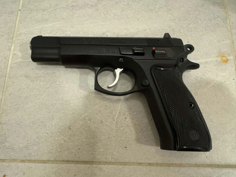 Pistole CZ 75 B