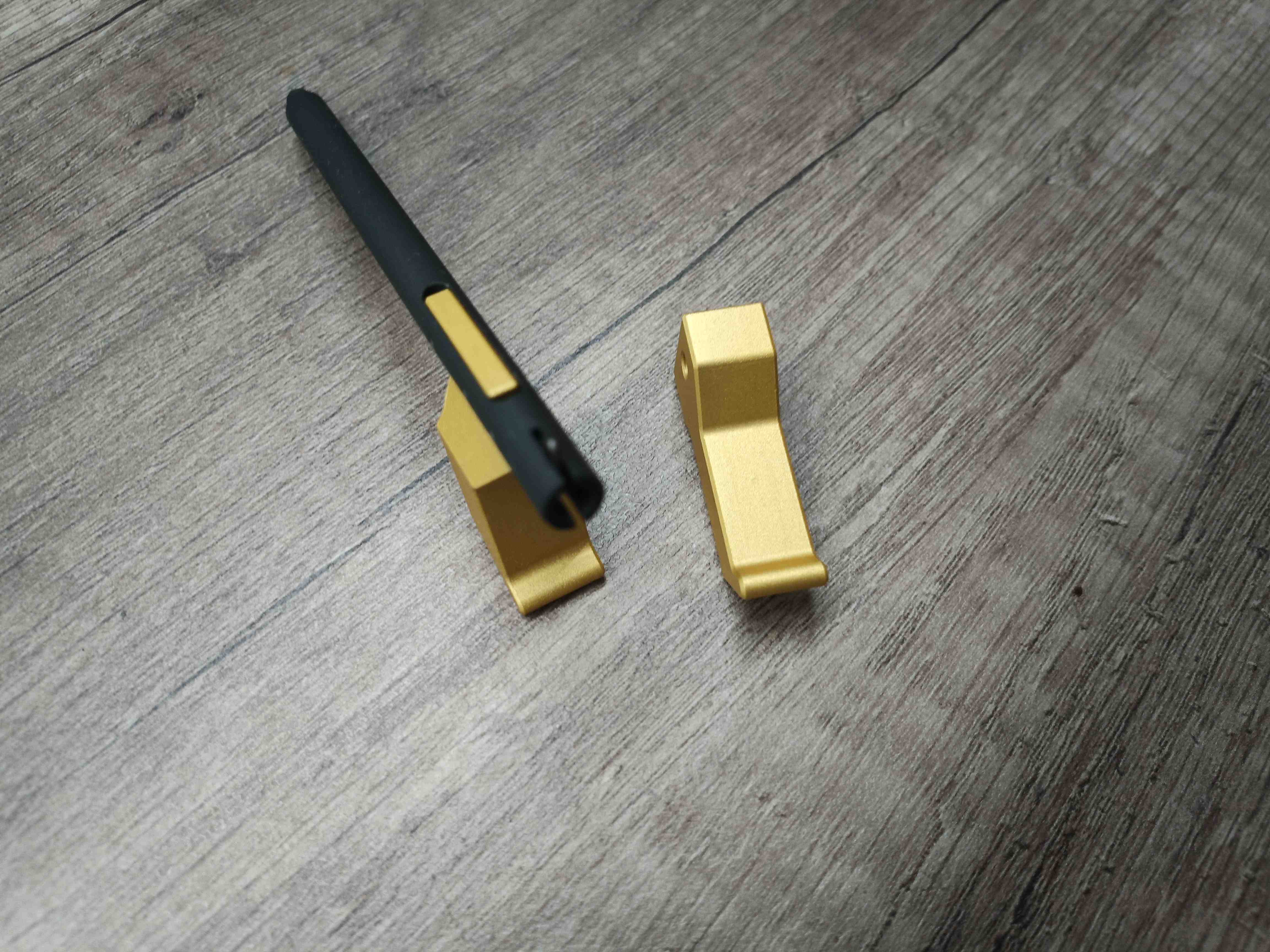 Spoušť  + natahovací páka pro CZ SCORPION EVO 3 S1, zlatá bez otvorů