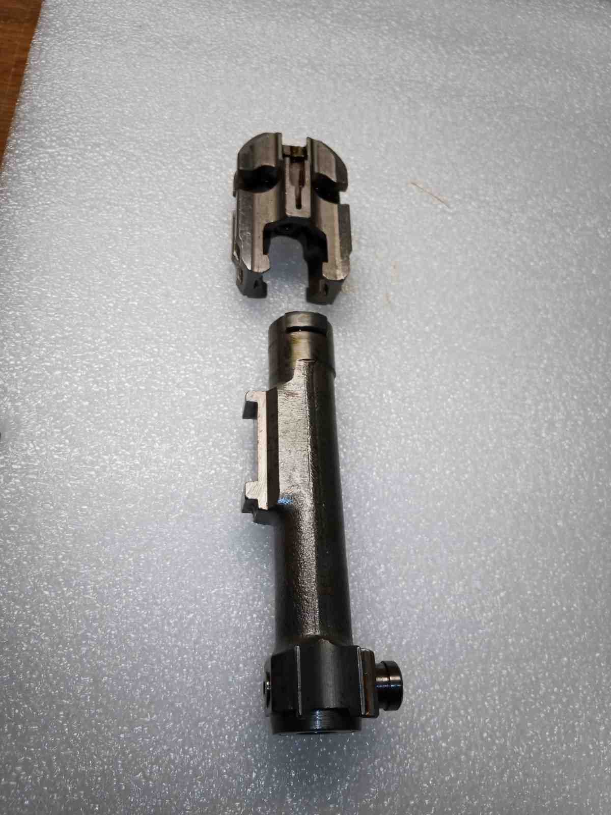 Závěr samonabíjecí pušky M53 / MG42